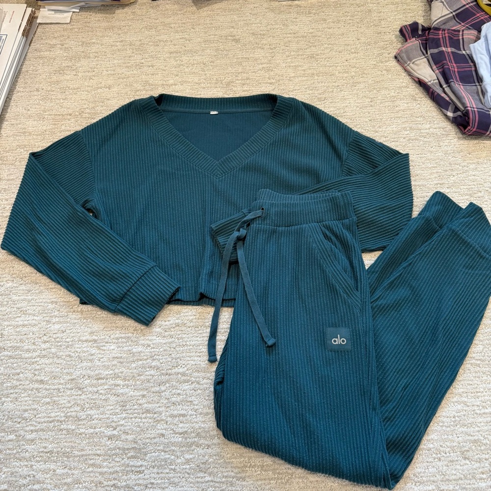 Alo Dark Teal Lounge Set size small